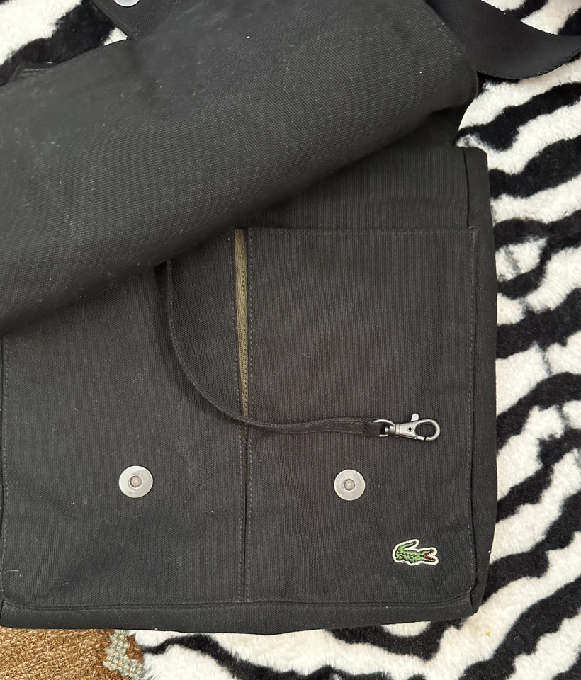 Bolso Bandolera Mensajero LACOSTE 11" Ancho 11" Largo Desde Principios Años 2000 Foto 2 de 2