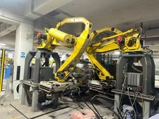 Fanuc M-410iB/160 Robot w/ R-J3iB Controller Palletizing Robot