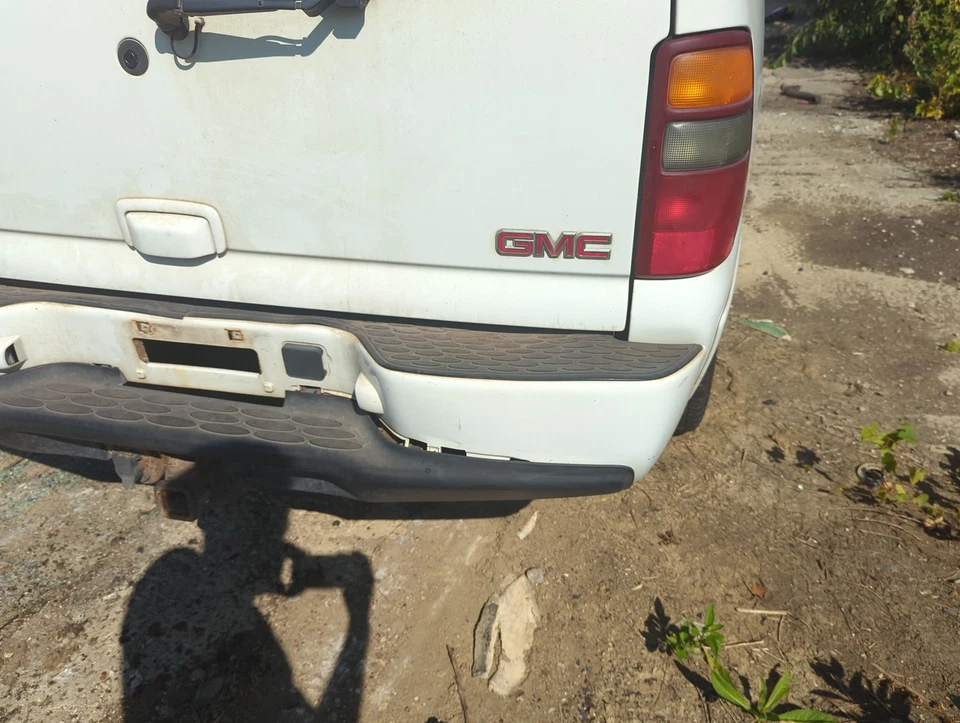 2001-2006 Gmc Yukon Rear Bumper Assembly Oem TQJTE - Image 3 of 3