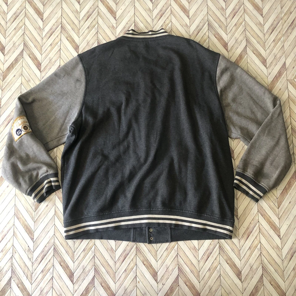 Chaqueta vintage con botones a presión Pizza Hut talla XL. Gris dos tonos. Algunas manchas leves Foto 4 de 4