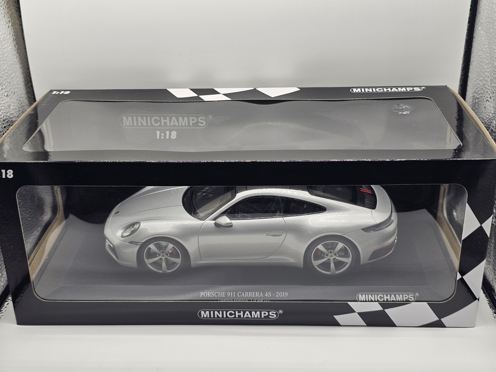Porsche 911 Carrera 4S Argento 2019 1:18 Minichamps In Box