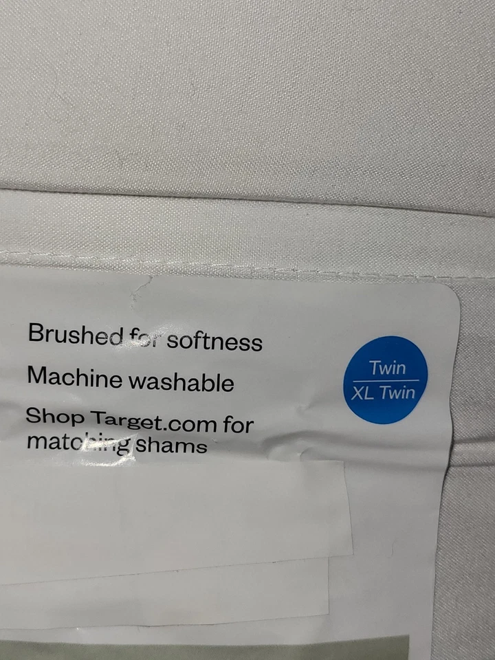 Room Essentials Reversible Microfiber Comforter Size TWIN/XL TWIN 2-tone Ivory - Image 2 of 4