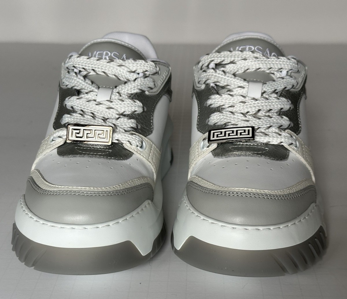 Versace Odissea Mens Leather White/Gray Sneakers 10.5 US (43.5) 1015437 NIB $950 NEW VERSACE Odissea Leather Low - Top Sneakers Grey / White  main image 2