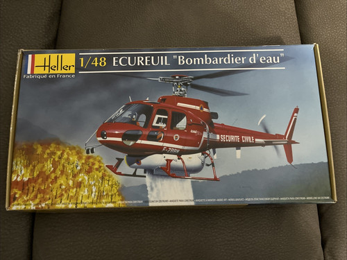 Heller Ecureuil Bombardier d'eau Aérospatiale helicopter Model Kit  #80485