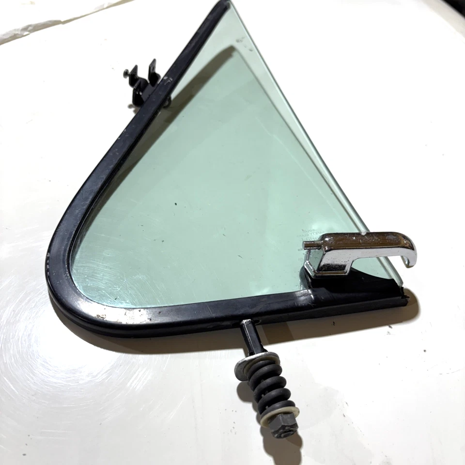 1973-1979 Ford F-Series vent glass (RH) passenger-side wing window (OEM) - Image 2 of 4