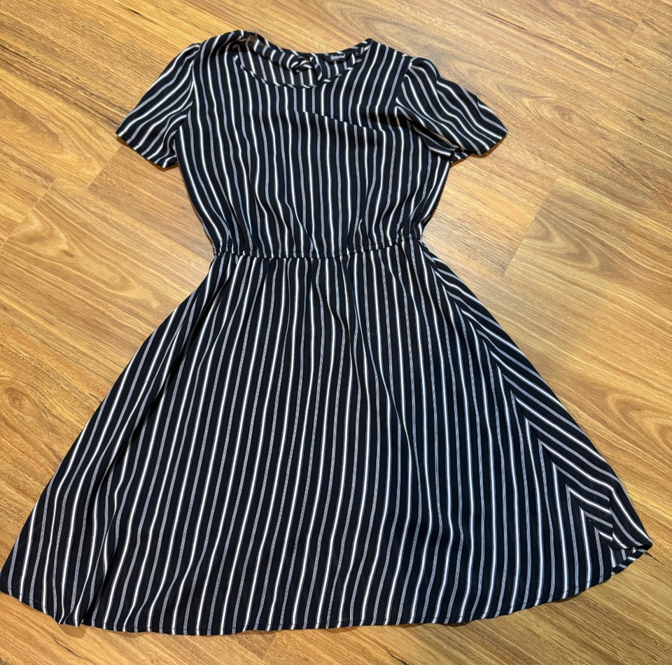 Hotwind Women’s Black White Striped Fit & Flare Midi Dress Size