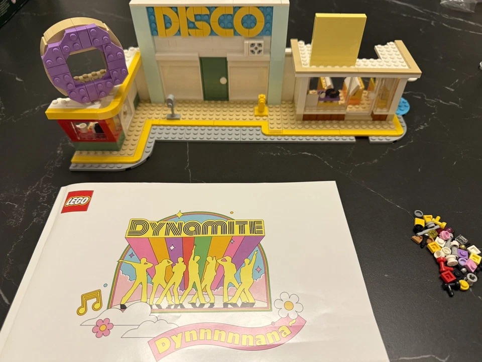 LEGO Ideas 21339 BTS Dynamite, Foto 1 von 5