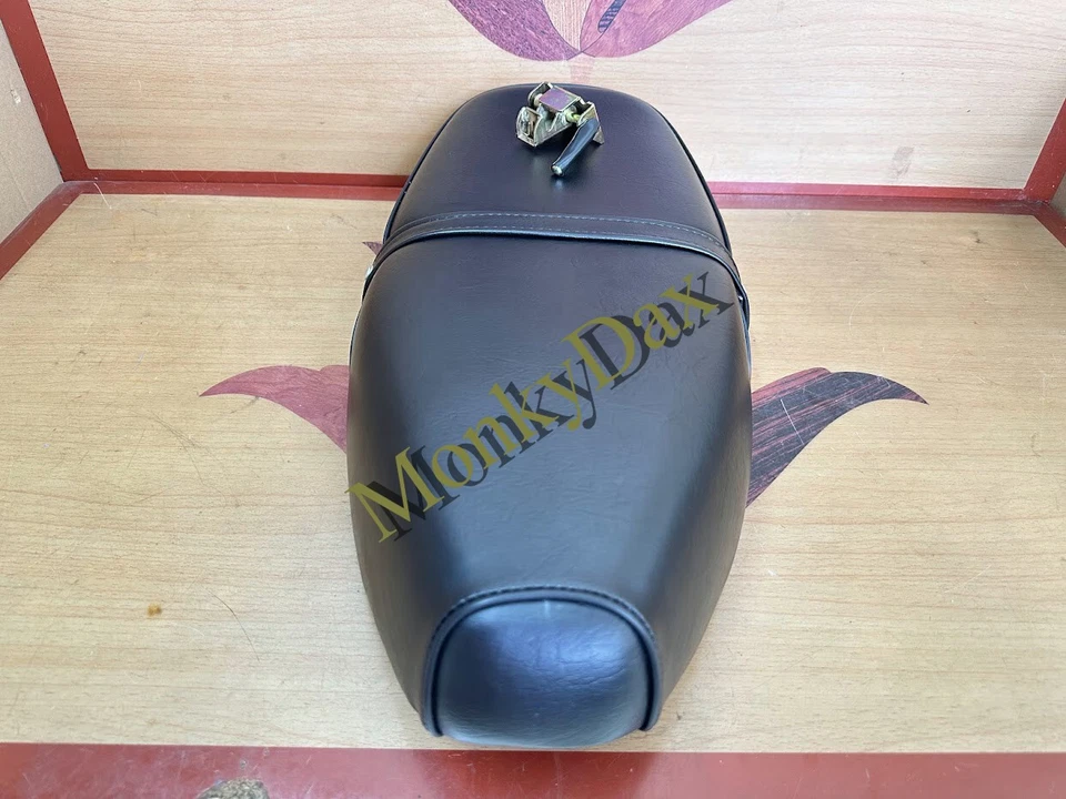 1982-1983 Honda C70 Passport Seat. 82-83 Cub Passport 70 C70 Saddle & Latch Lock - Image 4 of 4