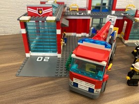 LEGO City Fire Department - 7945 Fire Station - rare and retired
