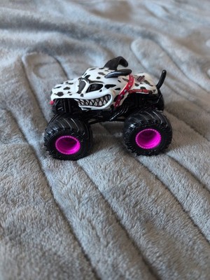 Monster Jam Monster Mutt Dalmatiner White Dog Monstertruck Maßstab 1:64 lila