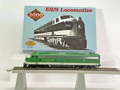 HIGHLY REALISTIC HO SCALE DIESEL LOCOMOTIVE   PROTO 2000 SERIES   SOUTHERN E8/9