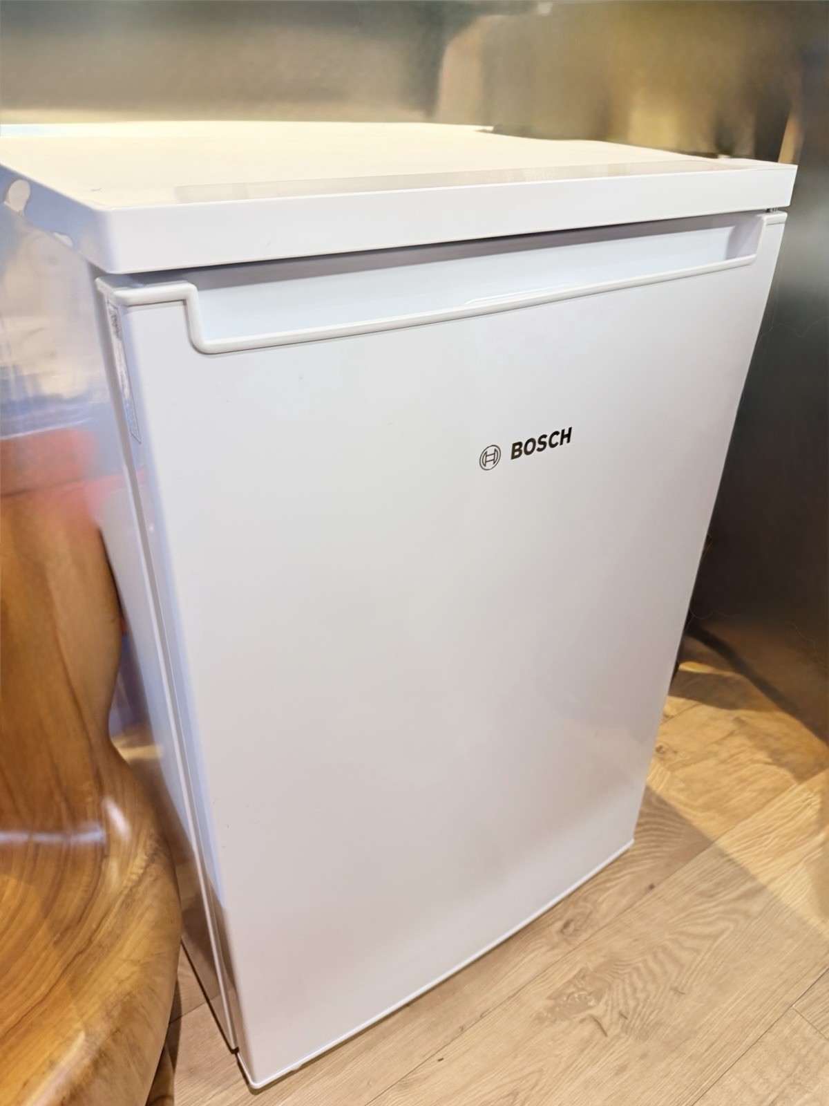 Bosch KTL15NWFAG Series 2 Undercounter Fridge with Ice Box in White