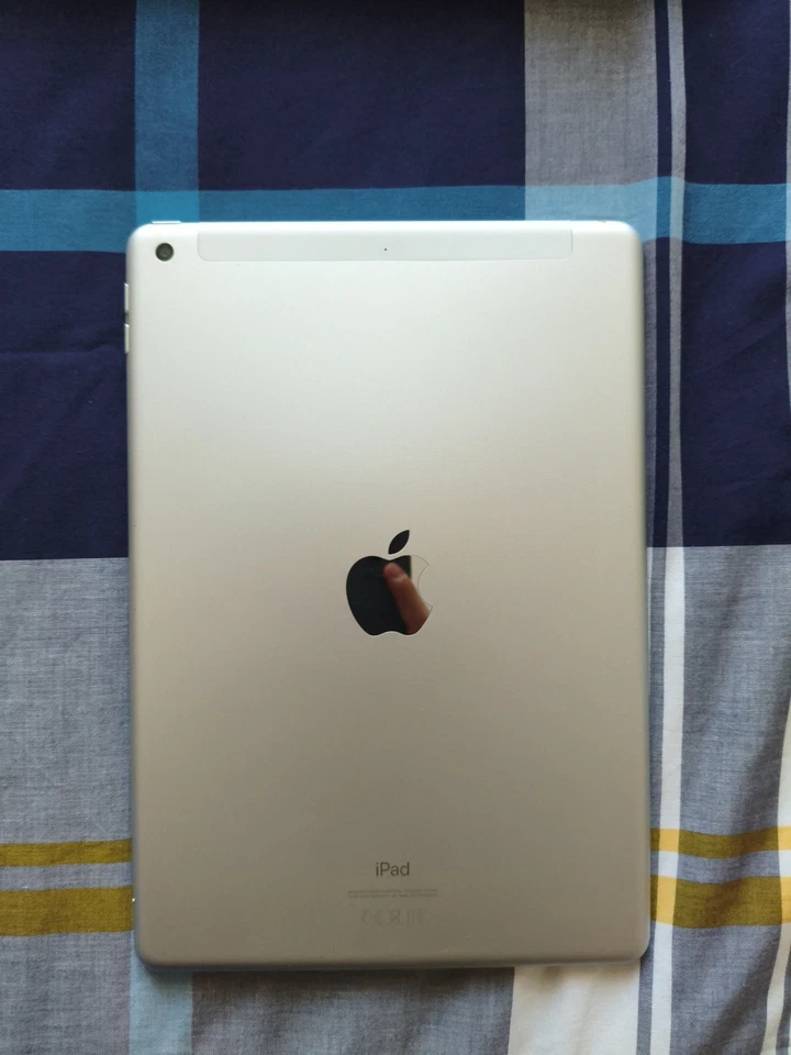 Apple iPad 8a gen. 32GB, Wi-Fi, 10,2" - Grigio siderale - Immagine 2 di 3