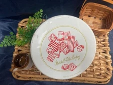 MARSHALL FIELD & CO Vintage Candy Tin Chicago-- Great Condition!