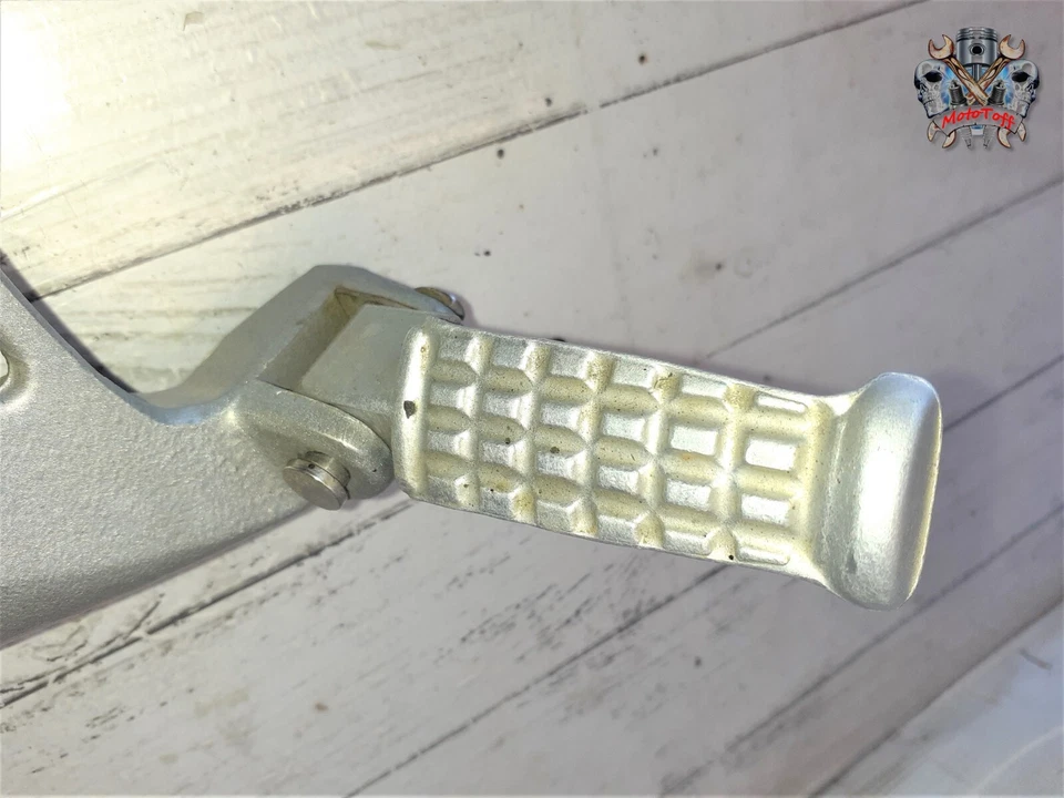 SUPPORT CALE PIED ARRIERE GAUCHE TRIUMPH 955i SPRINT de 1999 à 2004 - réf : 71 - Photo 4/4