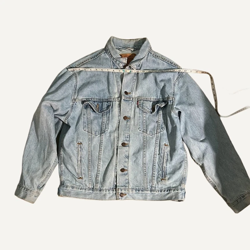 Levi's Men's Light Wash Denim Trucker Jacket Size M - product detail image 4