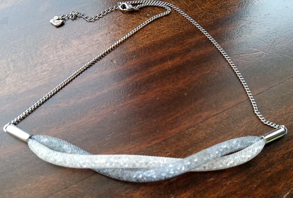 Collar Swarovski "Stardust" Twist tono plateado firmado  Foto 2 de 4