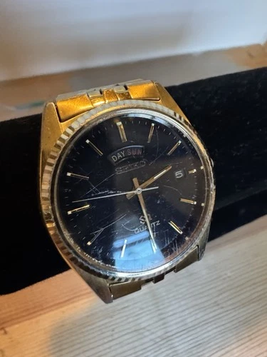 Seiko Quartz Men’s Watch Day Date Gold Tone Black Dial Stainless Steel