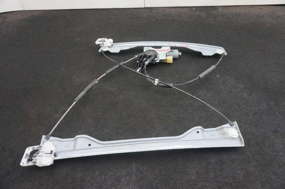 Мотор регулятора стекла передней правой двери FL3Z1523200H Ford F350 Super Duty 17-22 - Изображение 3 из 4