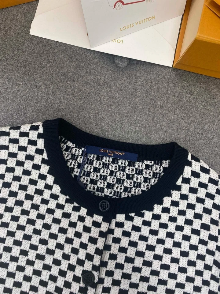 Suéter cárdigan tejido Damier LOUIS VUITTON para mujer talla L negro blanco Foto 4 de 4