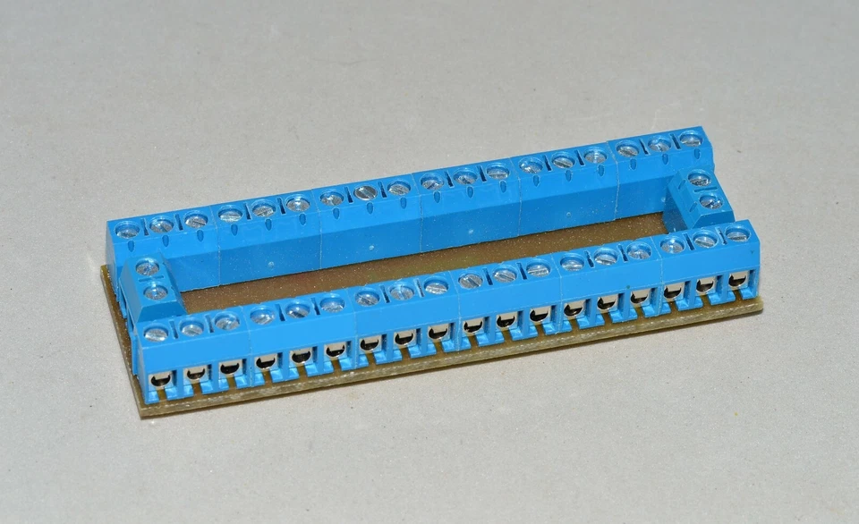 Technik 113 Distributor 3 for Model Railroad Lighting w 14 Connections - Image 2 of 4