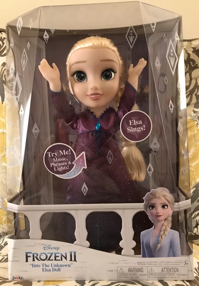 Boneca Princesas Disney Frozen Elsa Adventure Doll com Fantasia