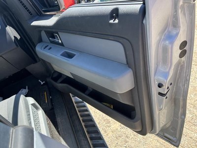 F150      2013 Front Door Trim Panel 104557925