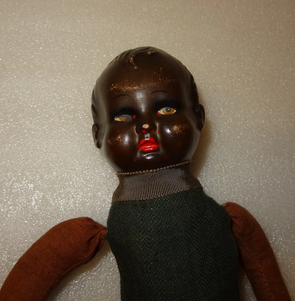 PETIT BAIGNEUR ANCIEN TÊTE NOIRE.  CORPS ET MEMBRES RECOUVERTS DE TISSUS - Photo 2/4