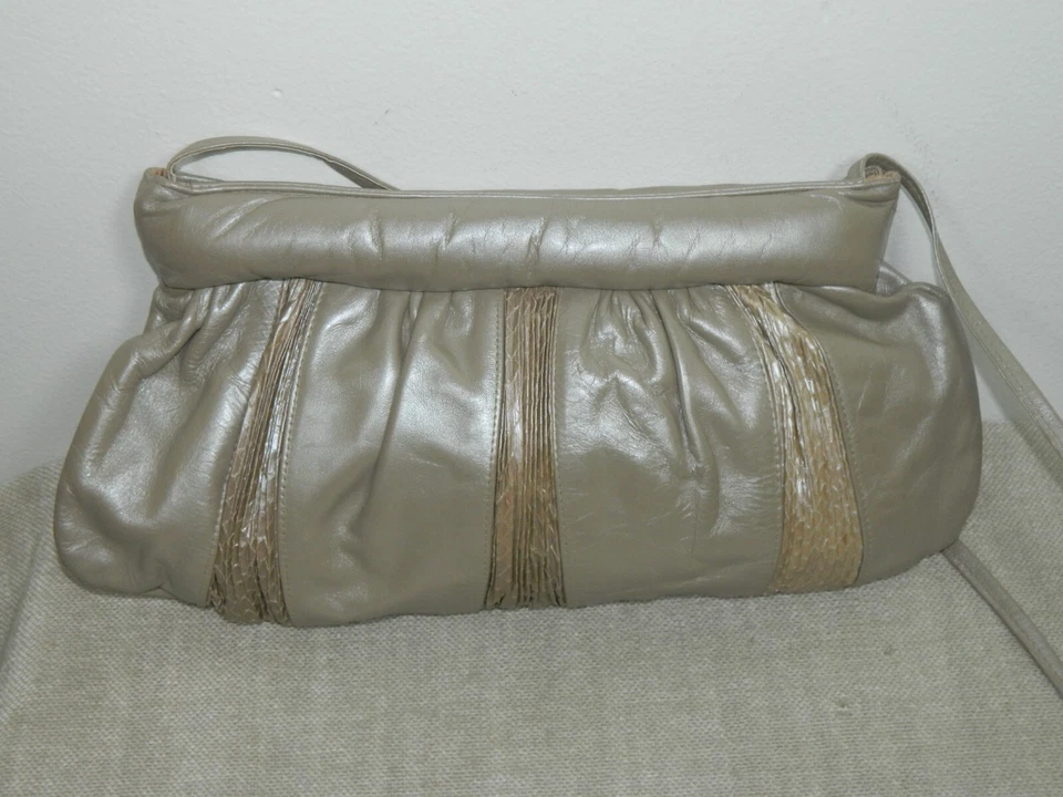 Bolso colgante Timmy Woods Beverly Hills de cuero beige con plisado de cocodrilo vintage  Foto 2 de 4