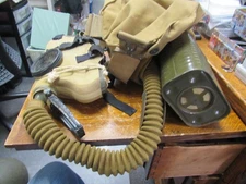 UNITED STATES  ARMY MILITARY WWII GAS MASK AND BAG LOT 62 EA *
