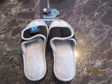 Isotoner Unisex Sandal Slipper Black w/Gray SM 6.5-7 Memory Foam