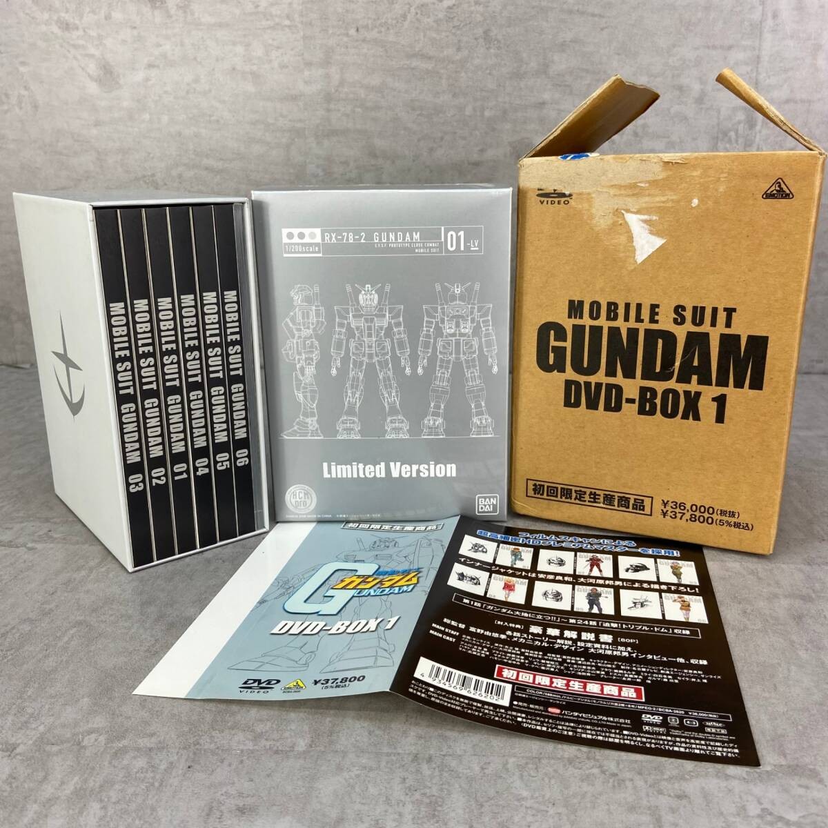邦画・日本映画 MOBILE SUIT GUNDAM DVD-BOX 1 Mobile Suit Gundam Dvd-Box 1 With Bonus Figure, Fully-First