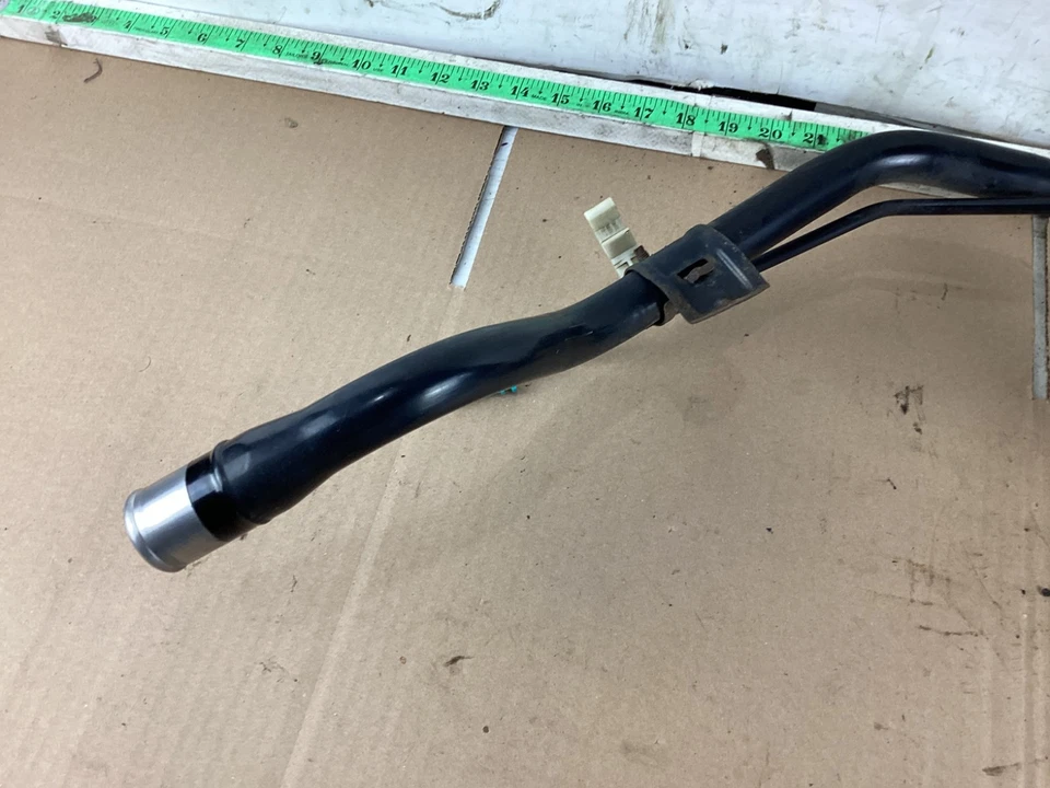 Труба горловины топливного бака 2018–2023 Subaru Crosstrek 42066FG051 от оригинального производителя - Изображение 2 из 4