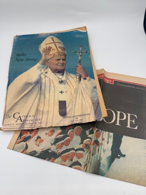 Pope John Paul II 1995 New Jersey Visit Program Book Souvenir and News Article