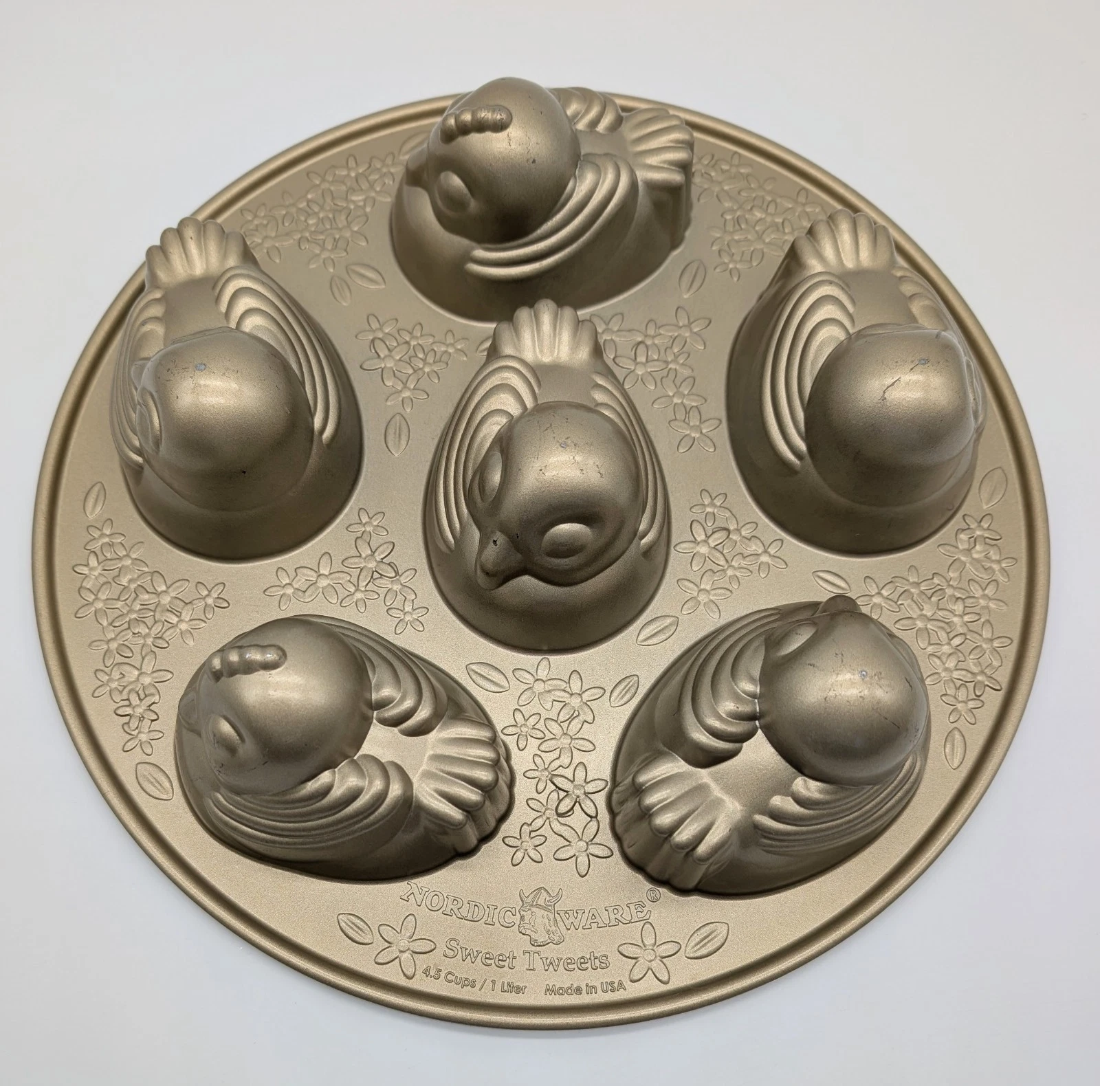 Nordic Ware SWEET TWEETS Chicks Birds Cake Pan 6 Cakelets Easter Spring
Opens in a new window or tab