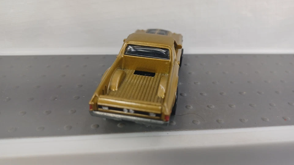 Johnny Lightning 1971 雪佛兰 El Camino 金色压铸 — 第 4/4 张图片