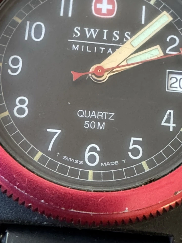 Reloj de buceo de cuarzo para hombre SWISS MILITARY esfera negra correa de silicona 5 ATM 095 8306 Foto 3 de 4