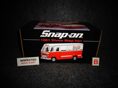 1/32 CROWN PREMIUMS 1961 DIVCO DIVIDEND STEPVAN Model 70 TRUCK