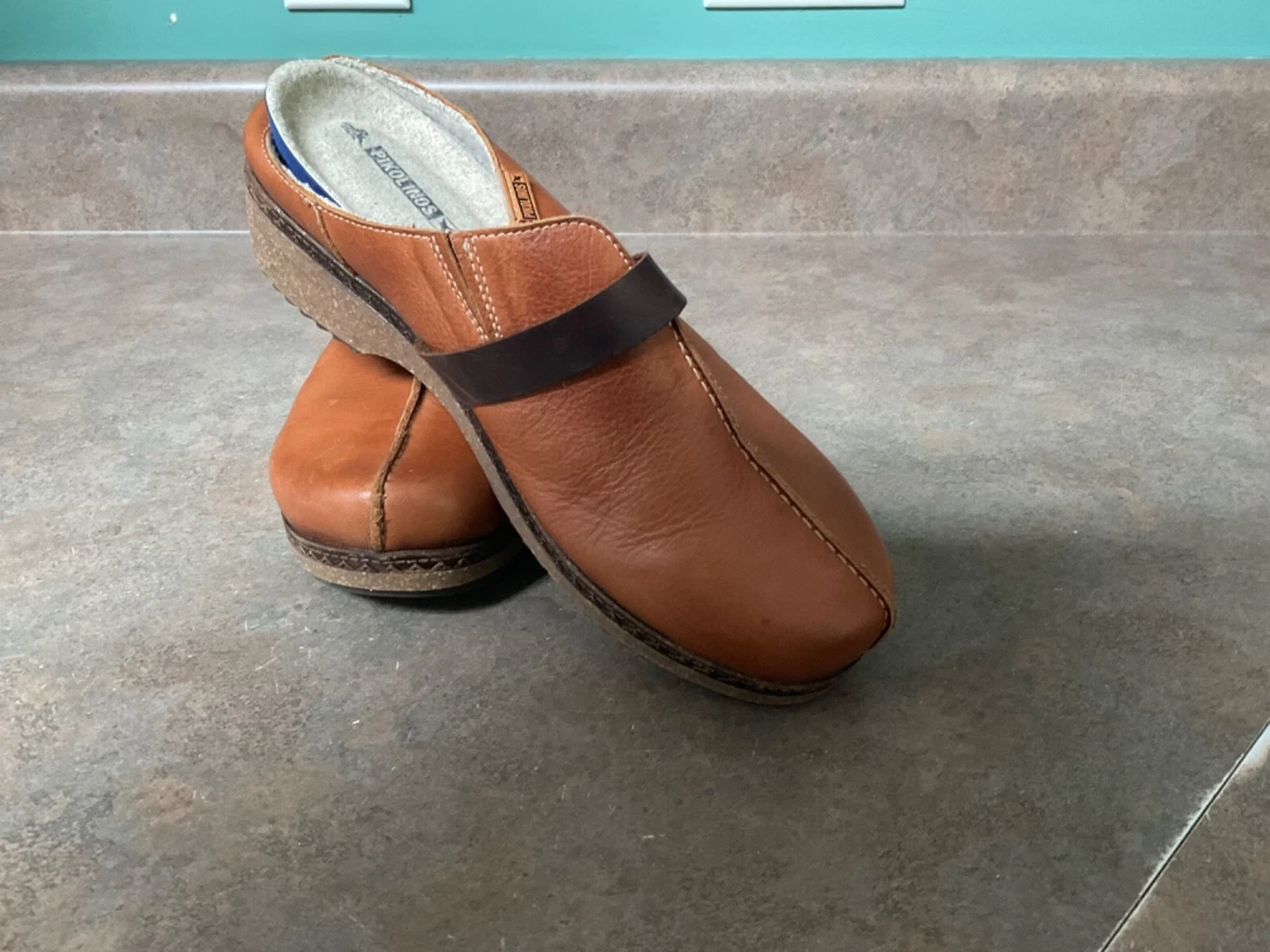 Pre-owned Louis Vuitton Leather Mules & Clogs In Brown