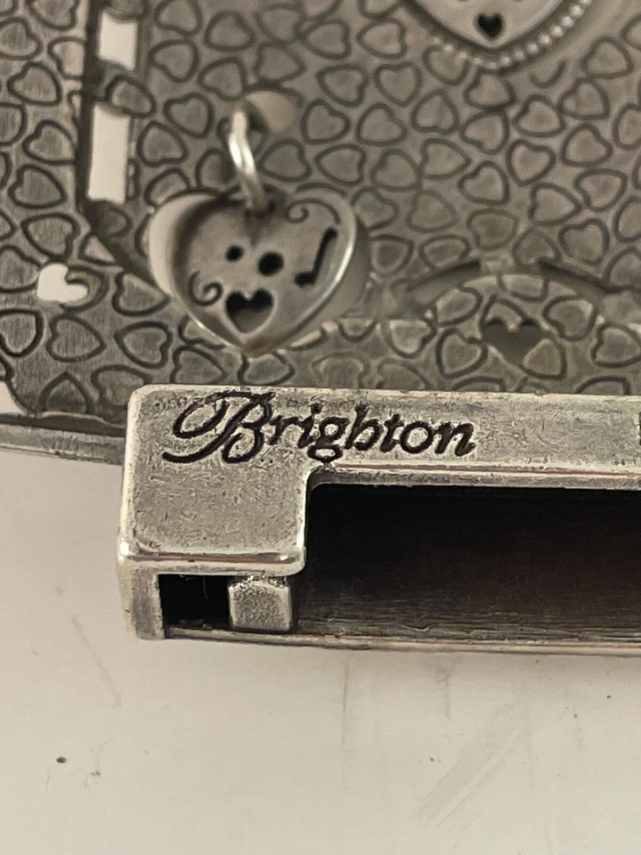 BRIGHTON Diseñador Luz Nocturna - Solo Cubierta - Corazones Flotantes Tono Plateado Metal Amor Foto 4 de 4