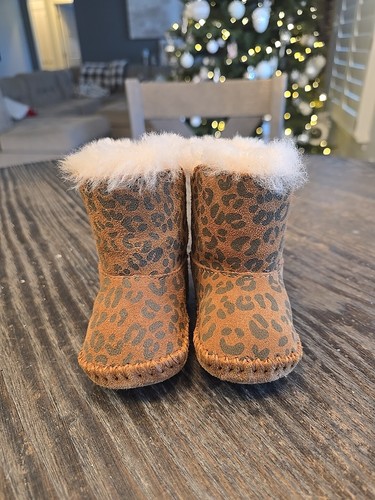 UGG Australia Cassie Leopard Chestnut Infant Newborn Boots Size 1/2 - Picture 3 of 6