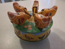 Retro Corn Pecking Chickens Wind Up Tin Toy  