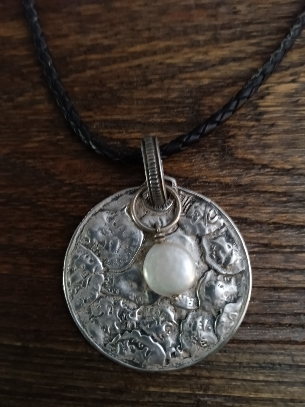 925 Silver Silpada 14 Inch Necklace with Round Hammered Pendant with Coin Pearl