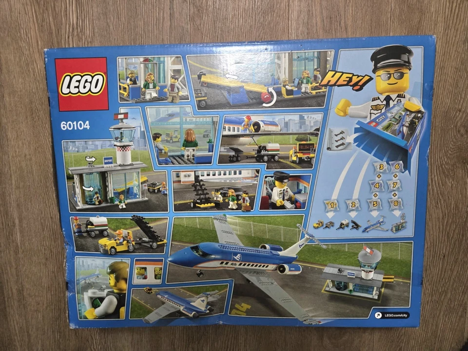 LEGO City 60104 Airport Passenger Terminal New Retired Sealed Building Set - Image 2 of 4