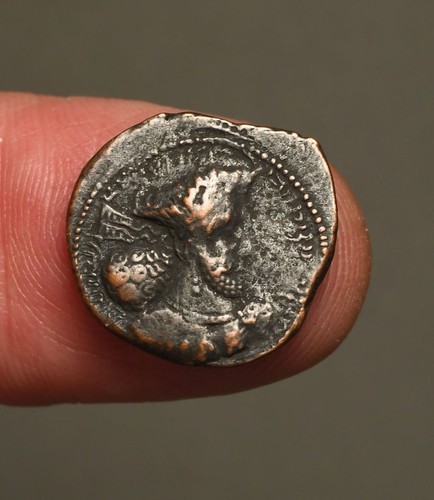KS12-69 KUSHANO-SASANIAN. Ardashir I, c. 230-245AD. Goddess Anahita Enthroned