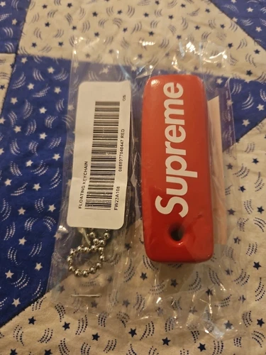 Porte clés Supreme Flottant Rouge FW23 Boîte Logo Bateau Natation Surf NEUF