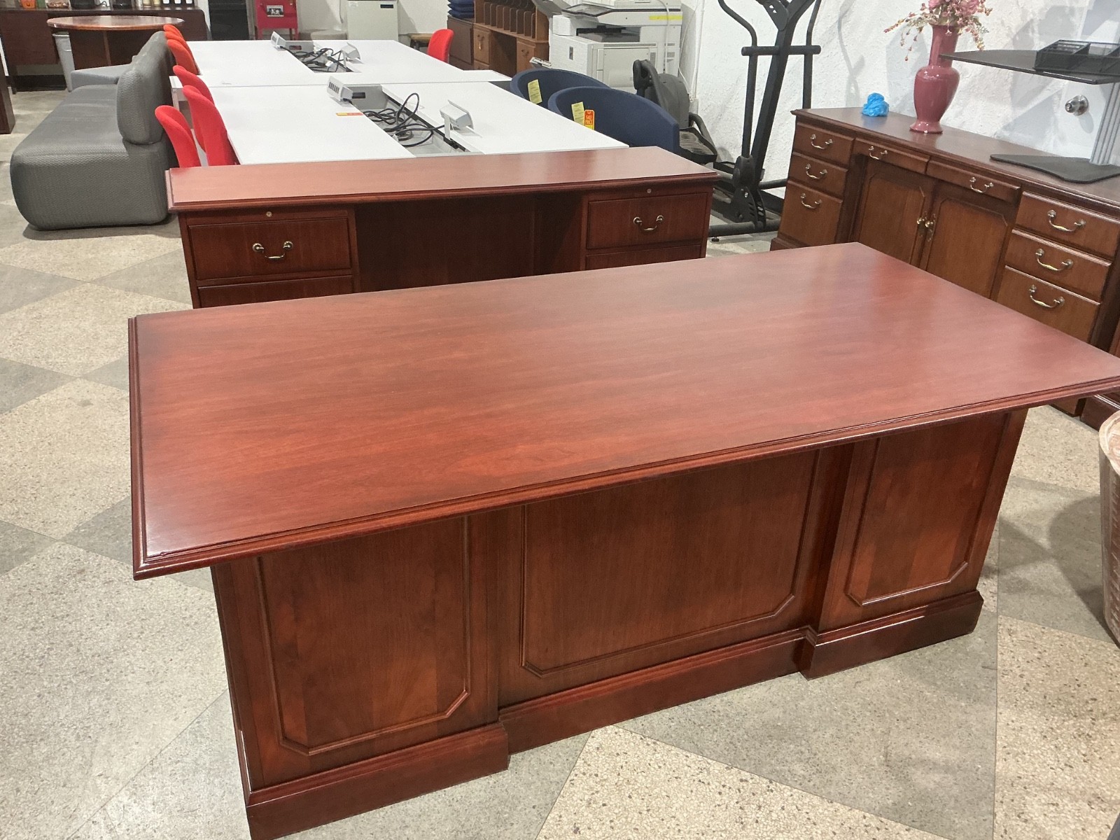 6'W x 3'D executive traditional desk by Steelcase in Cherry Wood Finish