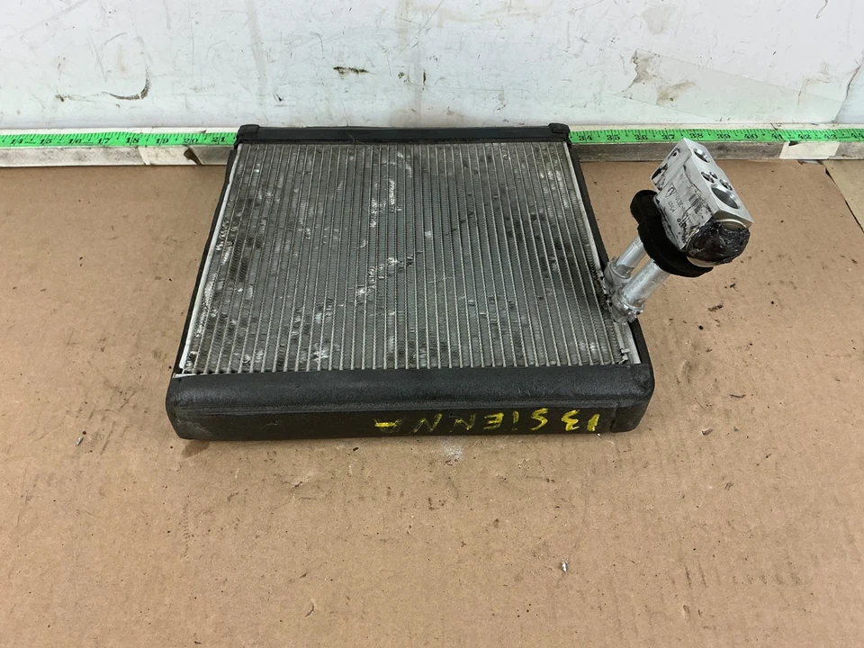 Núcleo evaporador de CA delantero Toyota Sienna 2011-2016 con válvula de expansión OEM Foto 4 de 4