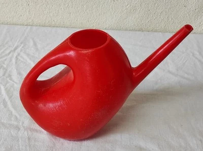 Ancien petit Arrosoir en plastique Orange 1L Vintage - Photo 1/4