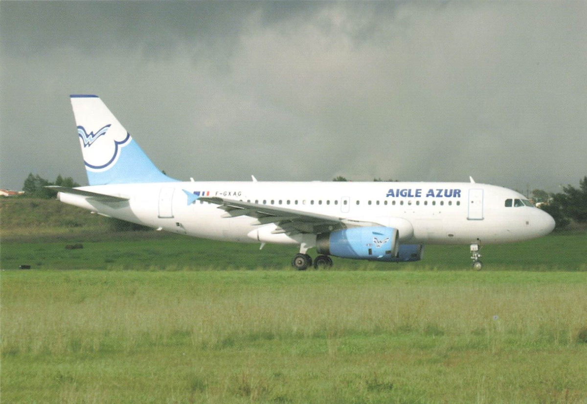 Postcard Airline AIGLE AZUR F-GXAG A3119-100 Unposted